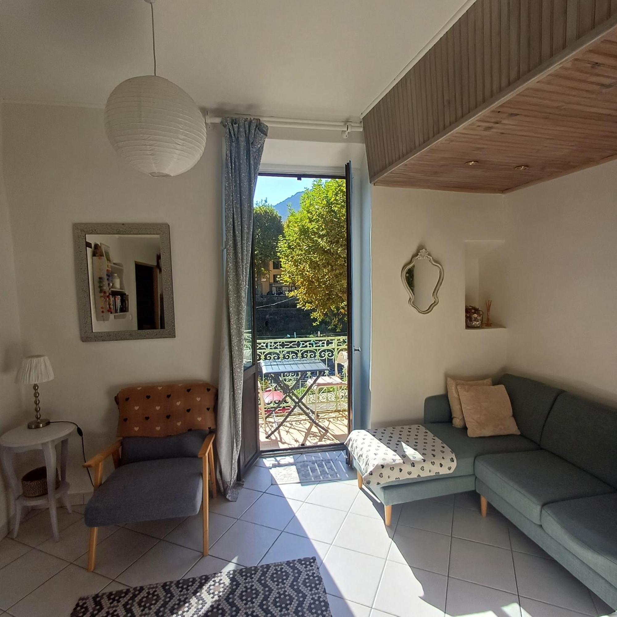 Riverside Apartment Sospel Pokoj fotografie
